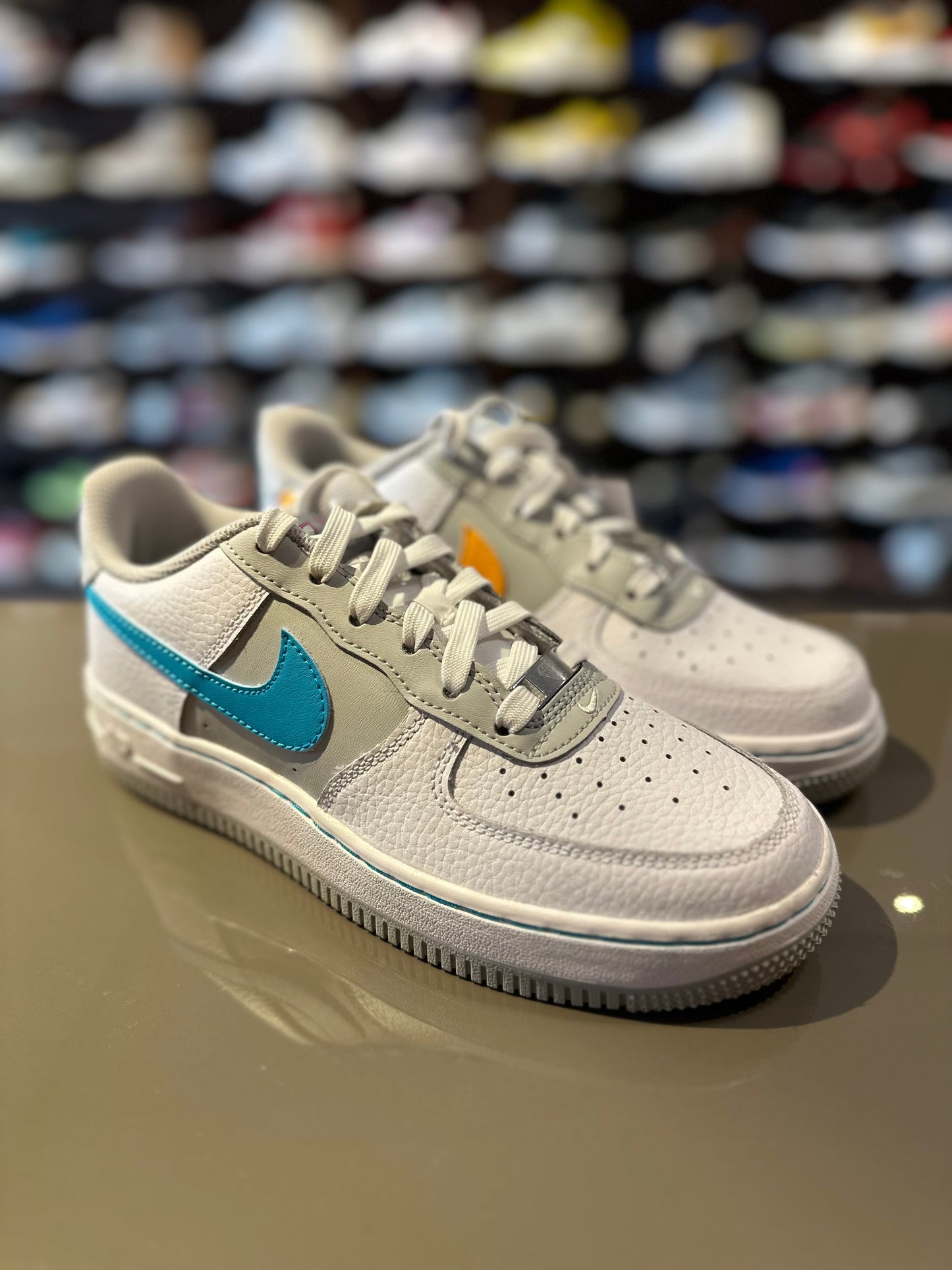 Nike Air Force 1 LV8 EMB DJ9993 100 38